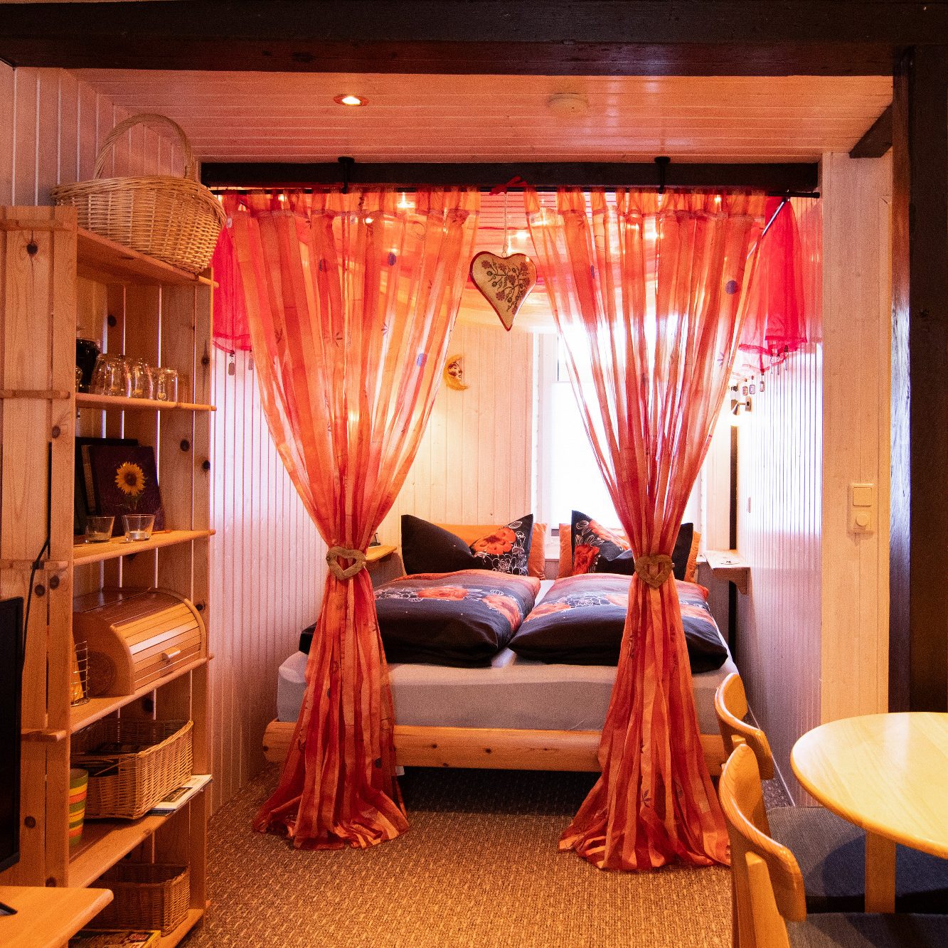 Doppelzimmer mit Himmelbett auf Rügen